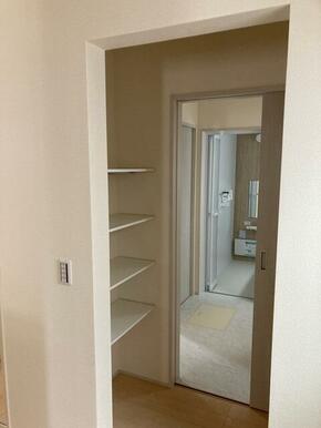 「いってきます」「ただいま」「おかえり」が聞こえそうな玄関（1号棟）