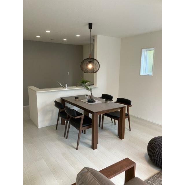 リラックスできる場所だからリビングは家具＆レイアウトにこだわりたい！（2号棟）