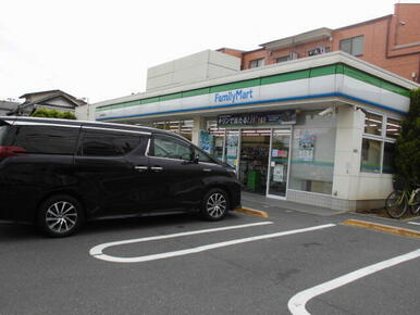 ファミリーマート世田谷成城通り店