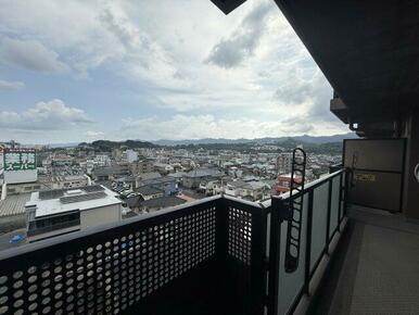 南東のバルコニーからの眺望です！風通しも良いです♪