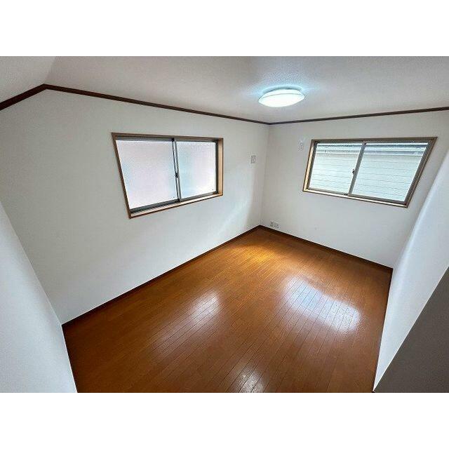２階洋室約７．７帖