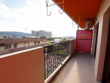 広いバルコニー