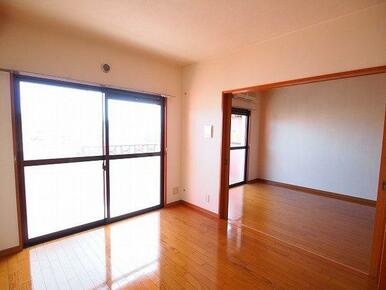 キッチンから洋室