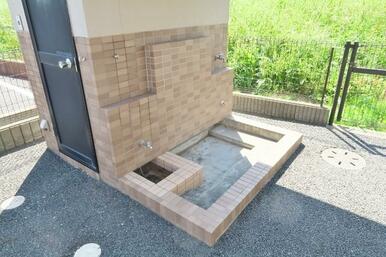 敷地内にペットの足洗い場をご用意しております。