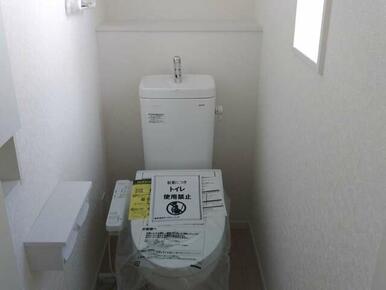 お気に入りのカバーやマット、スリッパを置いて快適空間に