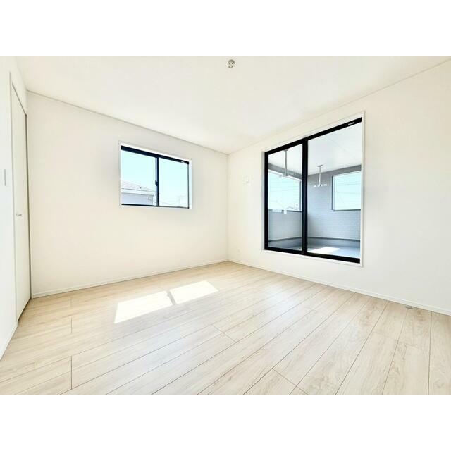 2階洋室には大容量のクローゼットが各部屋にあります。 洋服選びが楽しくなりますね♪