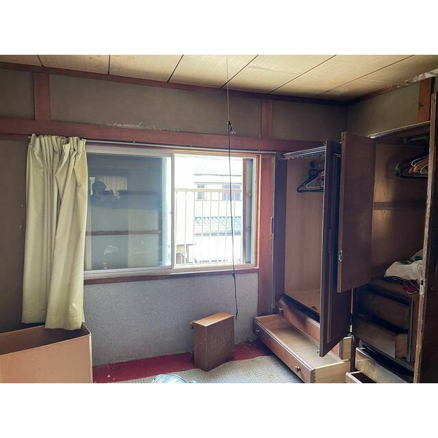 大容量の収納はもちろん、各居室にも収納スペースを確保しています。