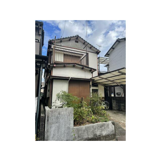 カーポートがあるので,雨にも濡れずに車の乗り降りができます。