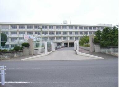 新川中学校