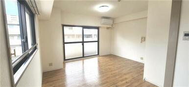 二面採光で明るいお部屋です