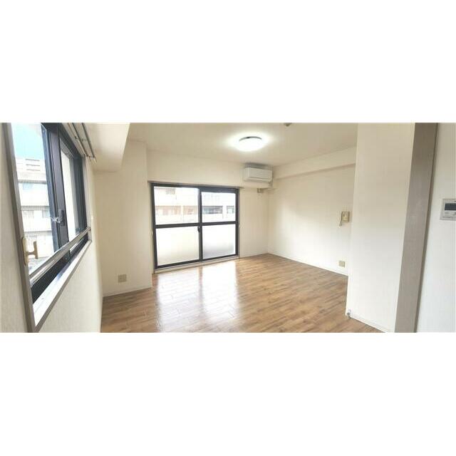 二面採光で明るいお部屋です