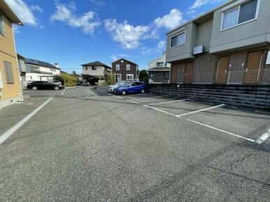☆敷地内に駐車場あります◎（1台/月額3,300円）※税込です。