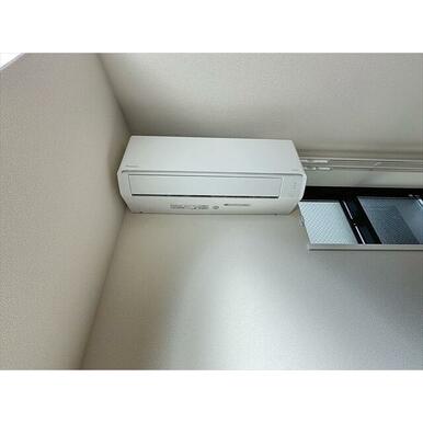 １年中快適に過ごせるエアコン付きです