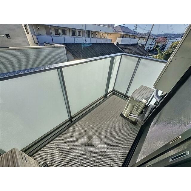 バルコニーで洗濯物やお布団が干せます