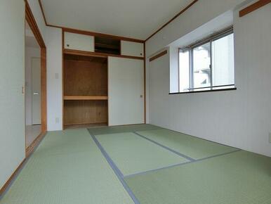 ★角部屋で出窓付きの和室★