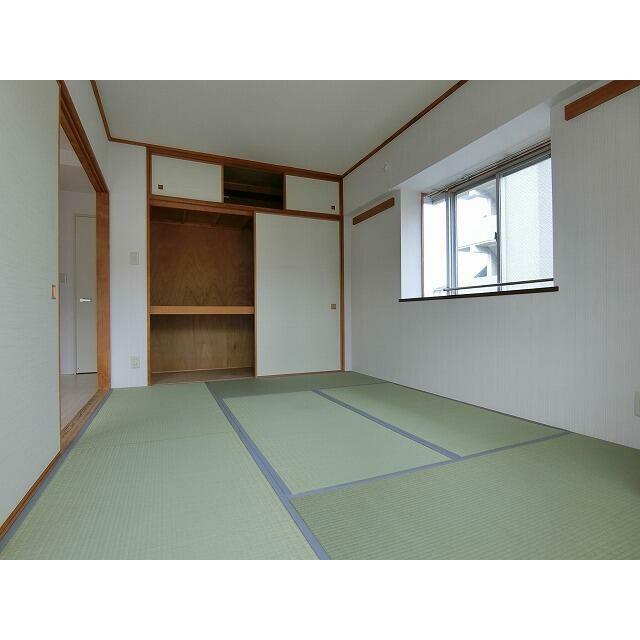 ★角部屋で出窓付きの和室★