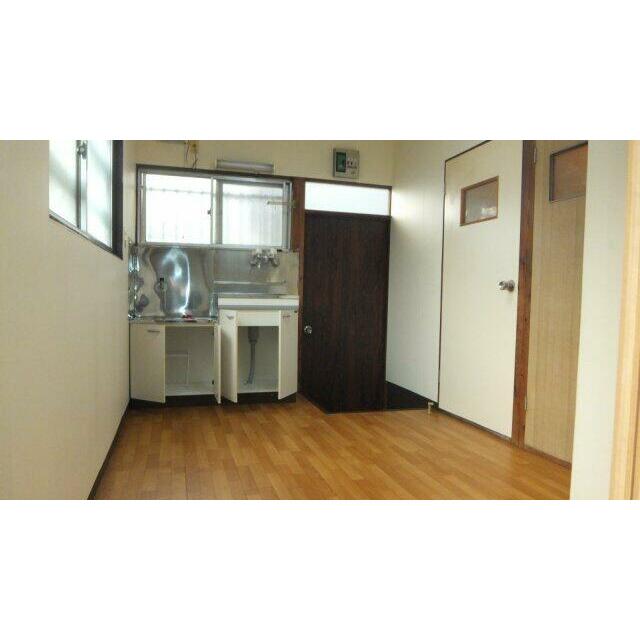 キッチンのフローリングがキレイです。