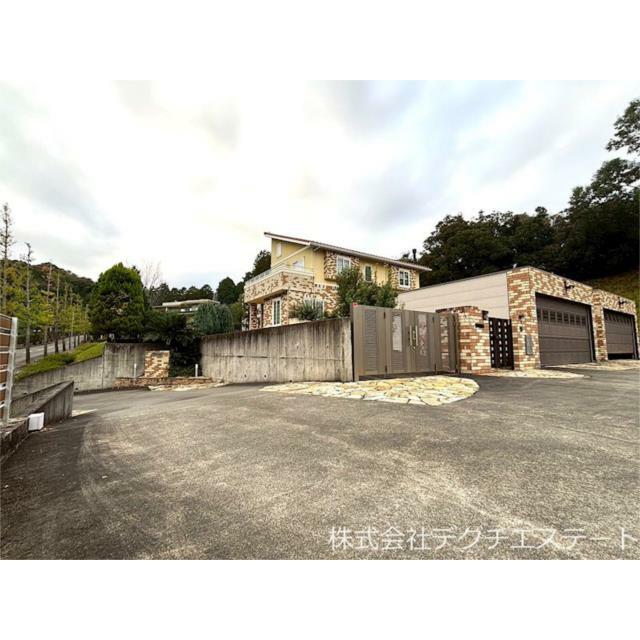 木造かわら・ソーラ－パネルぶき２階建