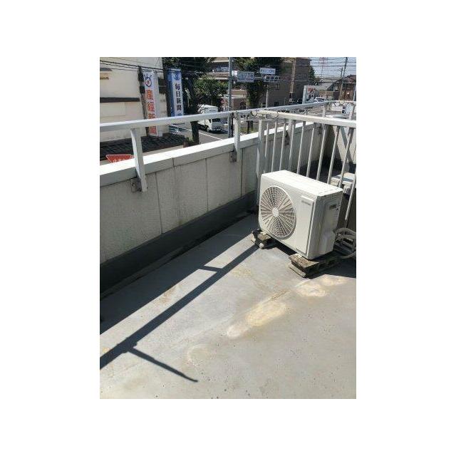 暖かな日差しのふりそそぐバルコニー