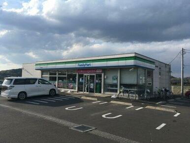 ファミリーマート桜川友部店