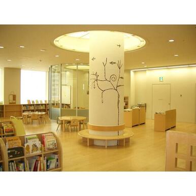 川口市立中央図書館