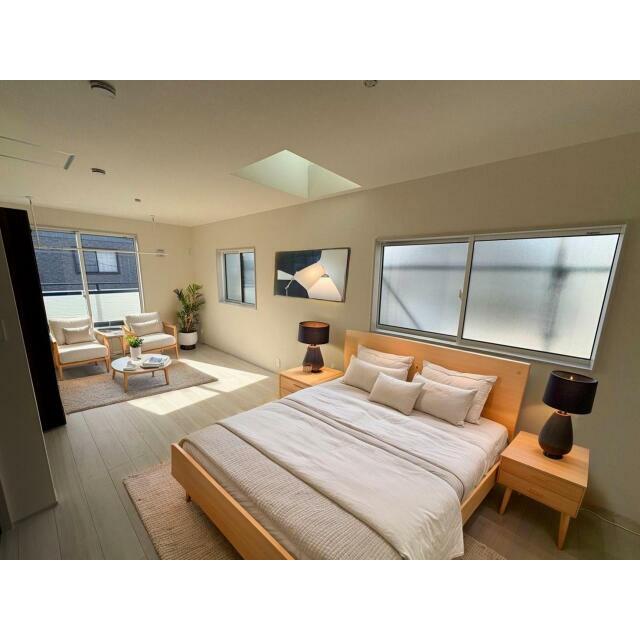 【主寝室】10帖以上の広いお部屋です♪2つの部屋にアレンジできるフレキシブルルーム