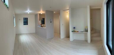 笑顔が溢れる、心和むリビング（2号棟）