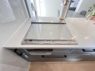 フラットなIHキッチン！お掃除も楽々♪