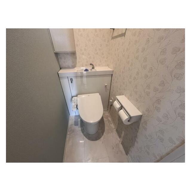 各階にトイレを完備！ゲスト用と使い分けもできますね＾＾