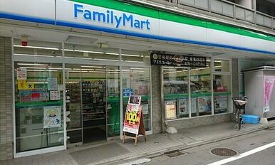 ファミリーマート　まるいし祖師谷店