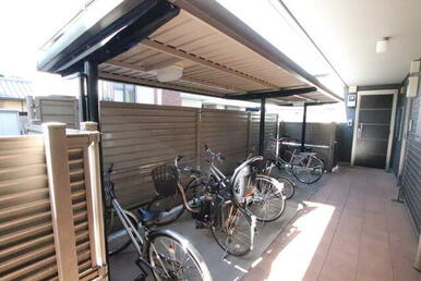 屋根付き駐輪場♪