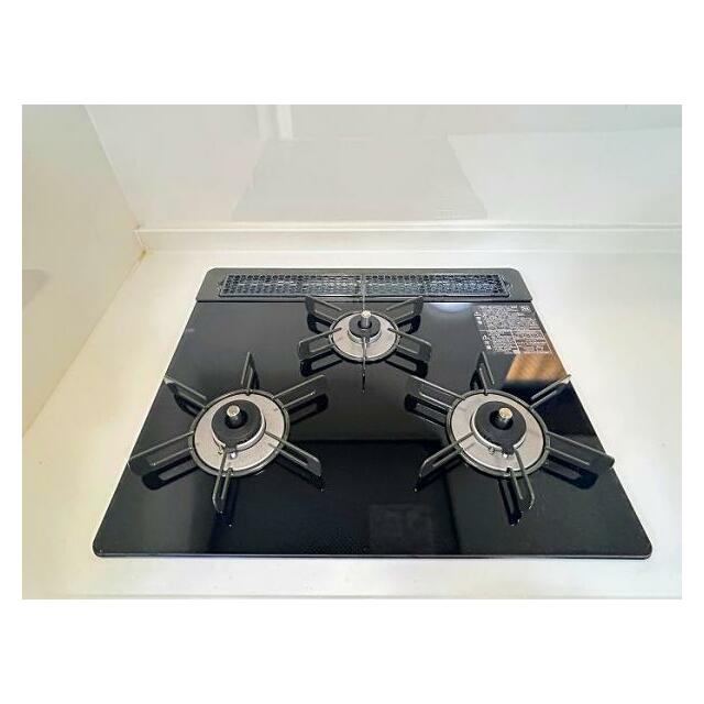 「キッチン」ガスコンロも3口タイプに交換しております。