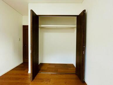 ２階南東洋室　収納