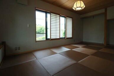 琉球畳敷の和室です