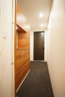 【玄関】飾り棚付きシューズボックス