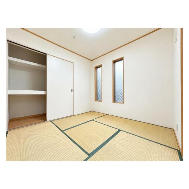 和室スペースです。畳のお部屋は寛げる空間ですね。