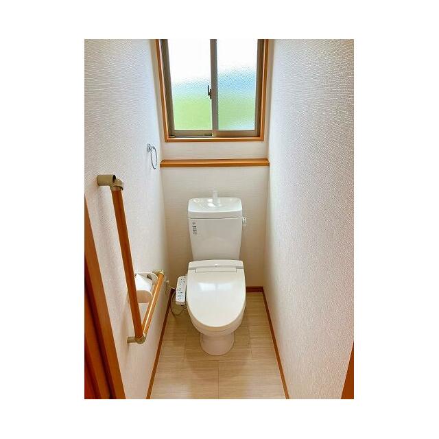 【2Fトイレ】クリーニング済みです。洗浄機能付き