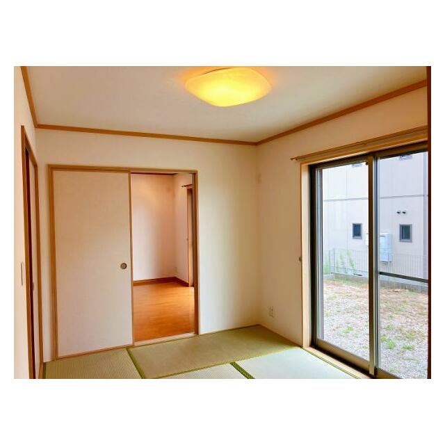 【和室】畳は表替えしております。