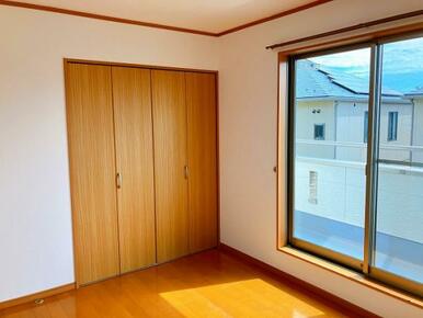 【2階南西側洋室】バルコニーがございます。