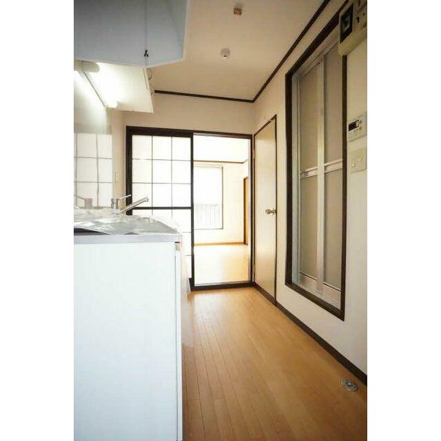 ■玄関より室内