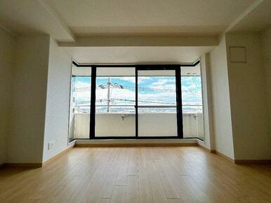 「ＬＤＫ」窓が多いので明るいお部屋でお過ごしいただけます。
