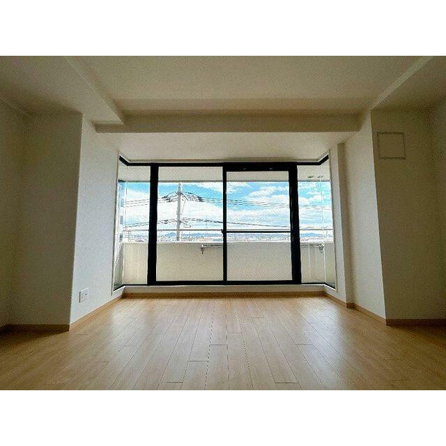 「ＬＤＫ」窓が多いので明るいお部屋でお過ごしいただけます。