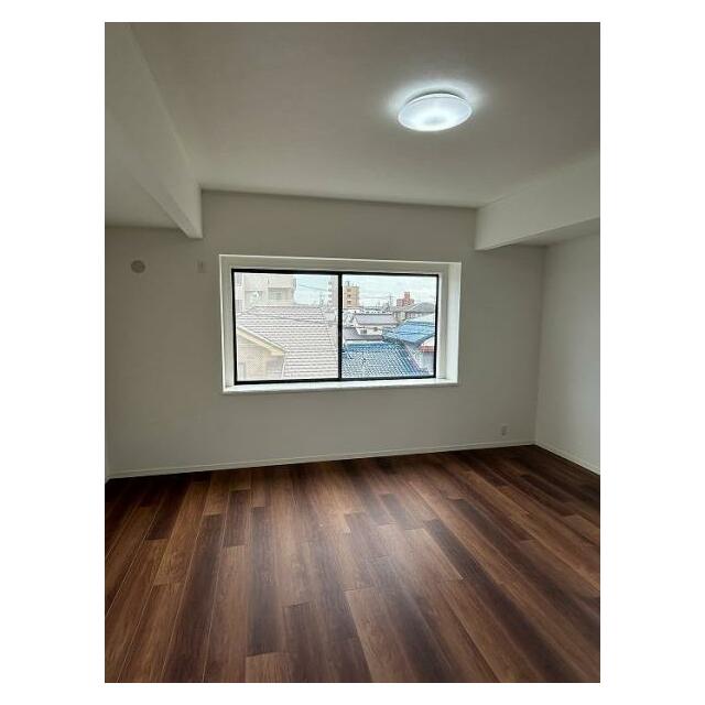 「3F納戸」別角度からのお写真です。