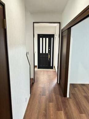 「1F廊下」廊下のお写真です。