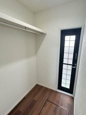 「1Fウォークインクローゼット」約1.8帖の広さです。