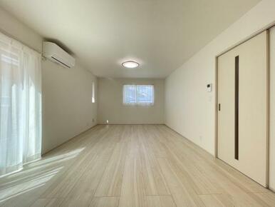 ゆとりある広さと明るさでホッとくつろげるスペースになっています！