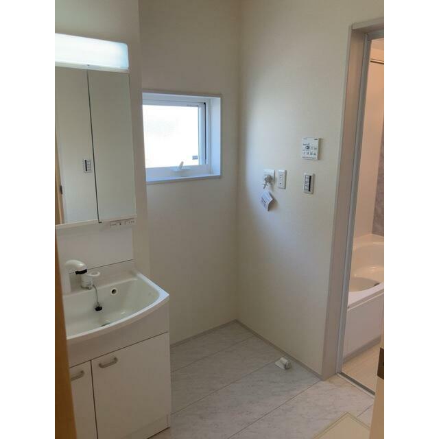 一日の始まりは洗面所から。さぁ顔を洗って気合を入れよう（2号棟）