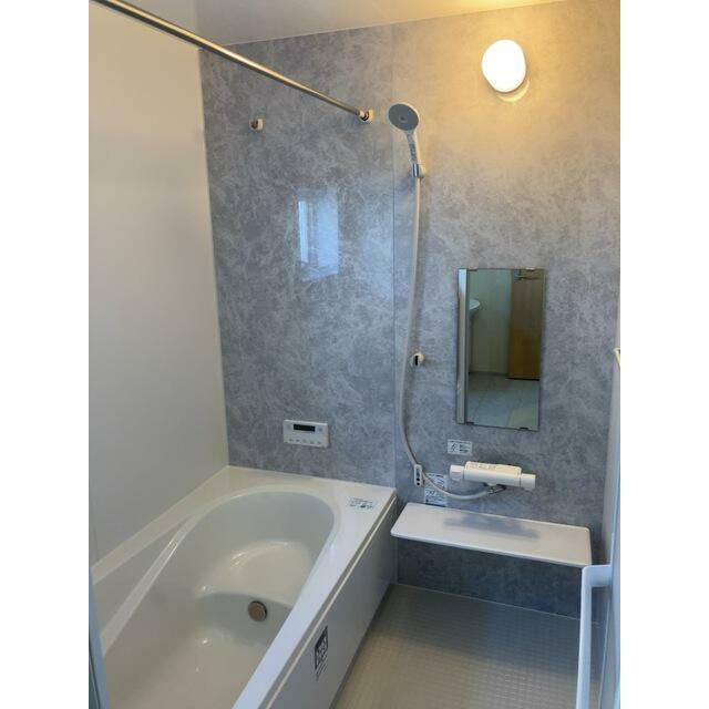 お風呂で疲れを洗い落として心地よく1日終了（2号棟）