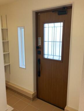 「いってきます」「ただいま」「おかえり」が聞こえそうな玄関（1号棟）