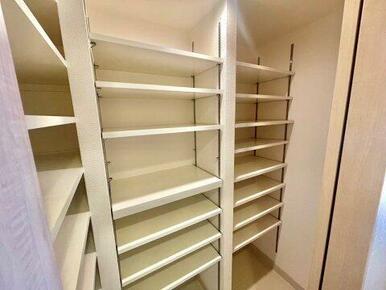 たっぷりとした収納スペースです